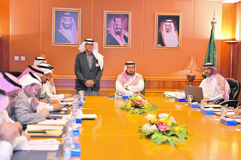 أهالي الجش يستعرضون «الاحتياجات» أمام محافظ القطيف