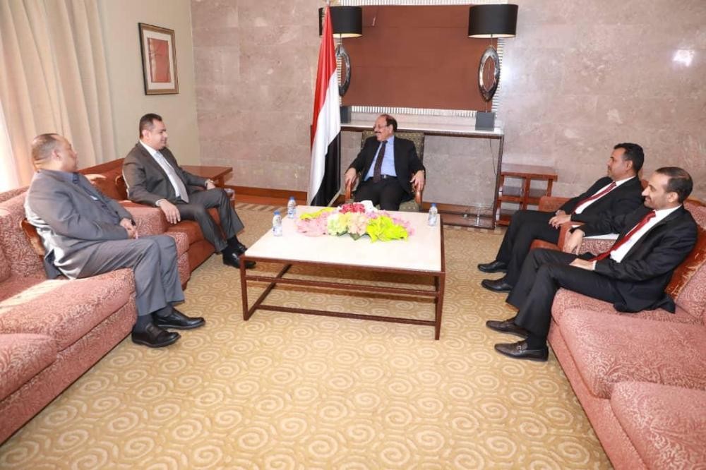 الحكومة اليمنية تبحث إعمار المناطق المحررة