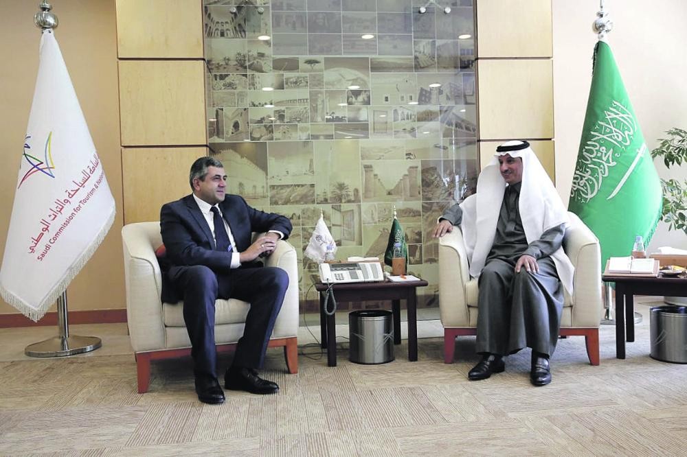 أمين منظمة السياحة العالمية يطلع على التجارب السعودية