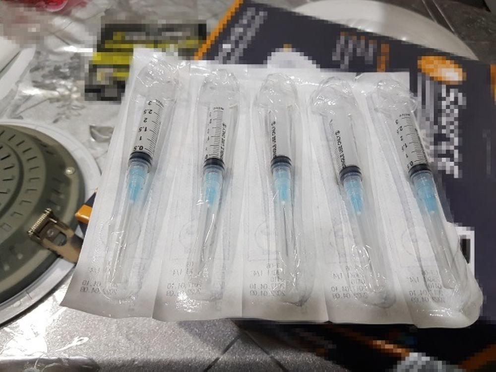 ضبط منتجات صحية فاسدة فى نادٍ بالرياض