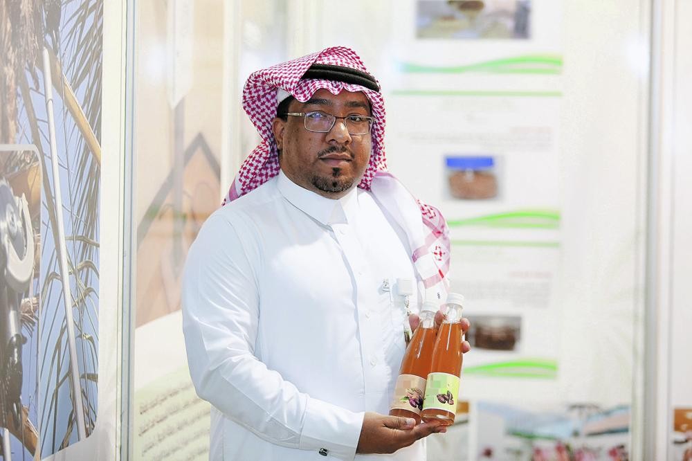 تطوير مشروبات غازية «معتمدة عالميا» من تمور الأحساء