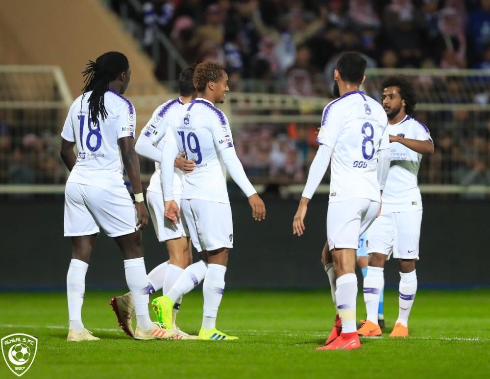 الهلال ينجو من كمين الباطن