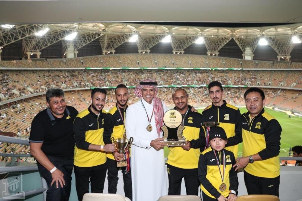 «العميد» يحتفي بأبطال غرب آسيا