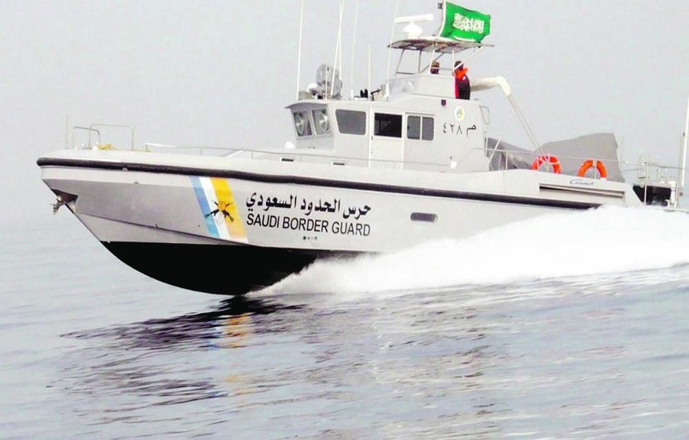 إنقاذ غواصين وطفل من الغرق في جدة