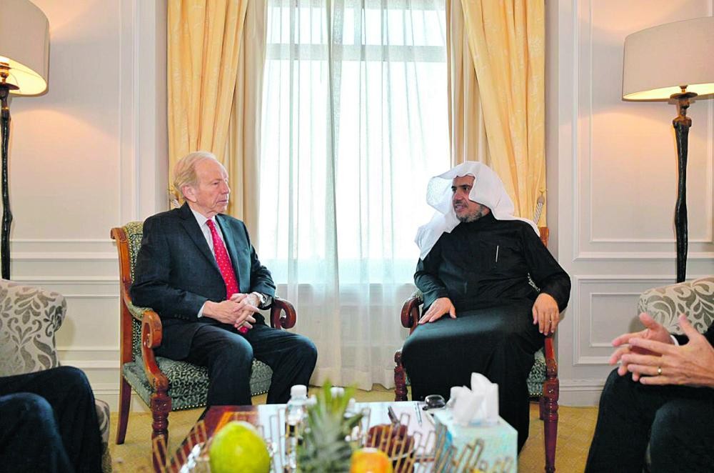 «العالم الإسلامي» تبحث التعايش العالمي مع نواب أمريكيين