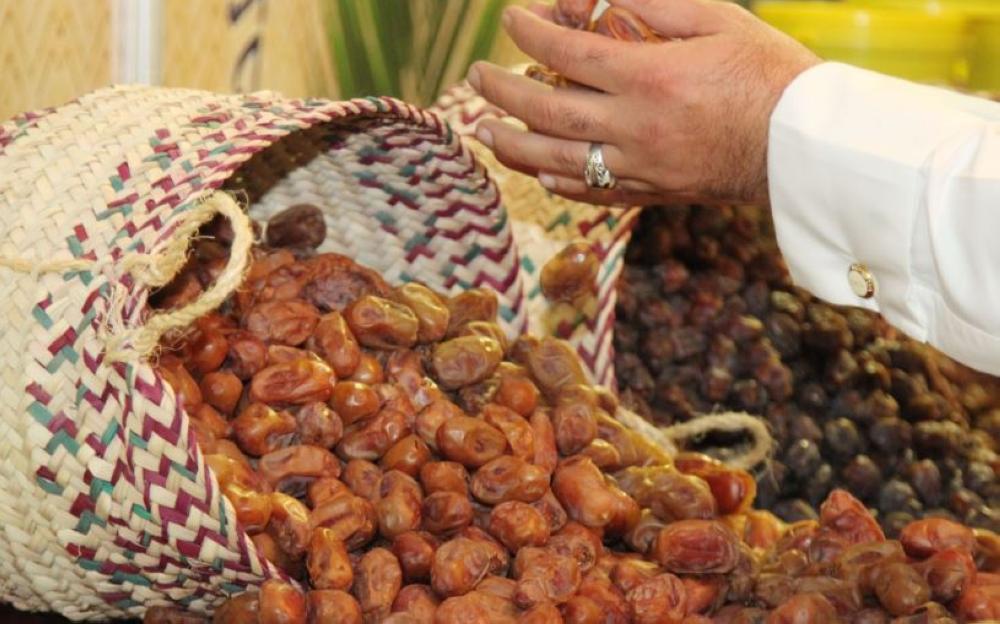 «تمور الأحساء» يرفع مواصفات المنتجات التحويلية لـ«العالمية»