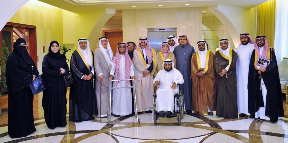 أمير الشرقية يستقبل الفائزين بجوائز 