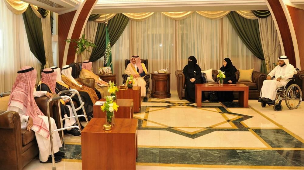 أمير الشرقية يستقبل الفائزين بجوائز 