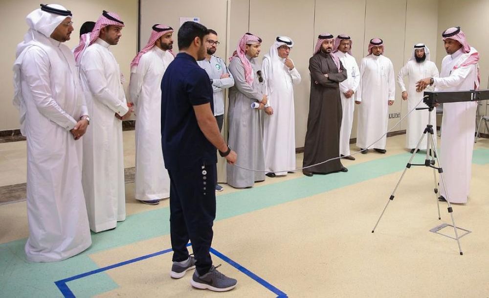 «الفواز» يطلع على مختبرات كلية علوم الرياضة 