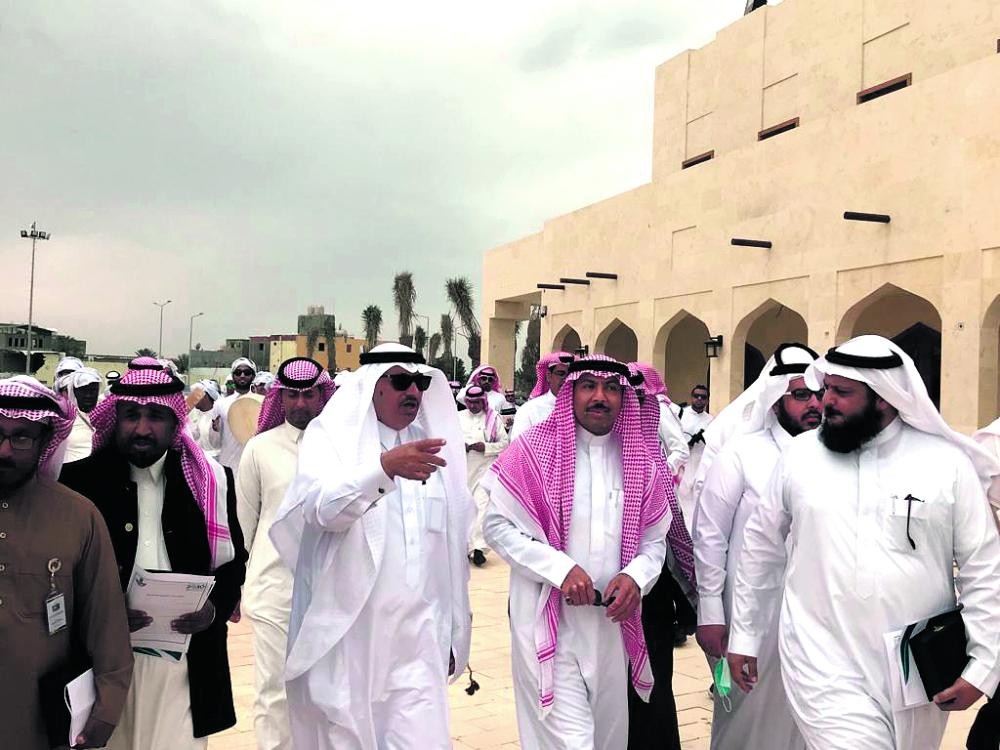 85 إعلاميا ومثقفا من الأحساء يتفقدون «وسط العوامية»