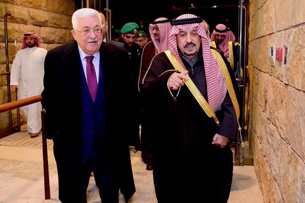الرئيس الفلسطيني يزور حي الطريف التاريخي