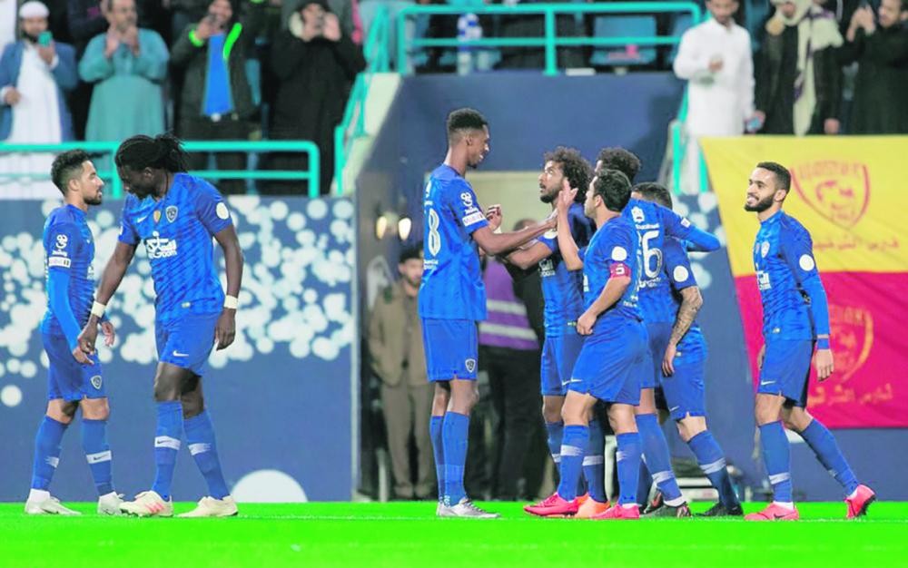 الهلال يحكم قبضته على الصدارة برباعية القادسية