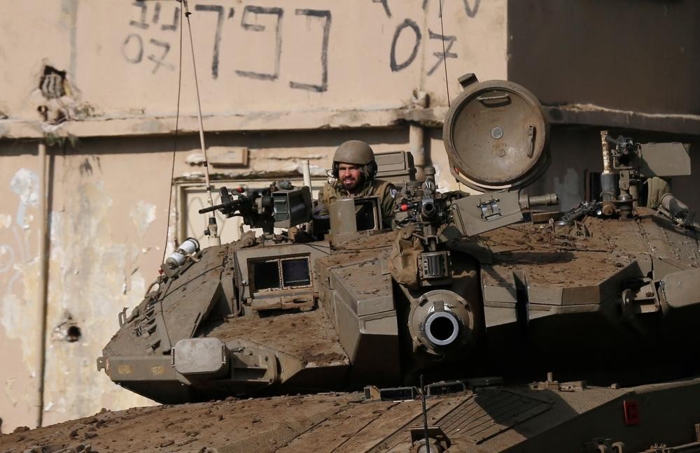 القوات الإسرائيلية تعتقل 3 فلسطينيين