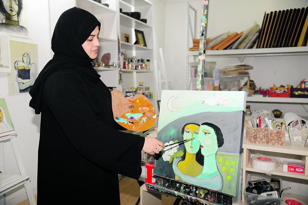 تغريد البقشي: الفنانون الفارغون يسرقون وينقلون من لوحاتي