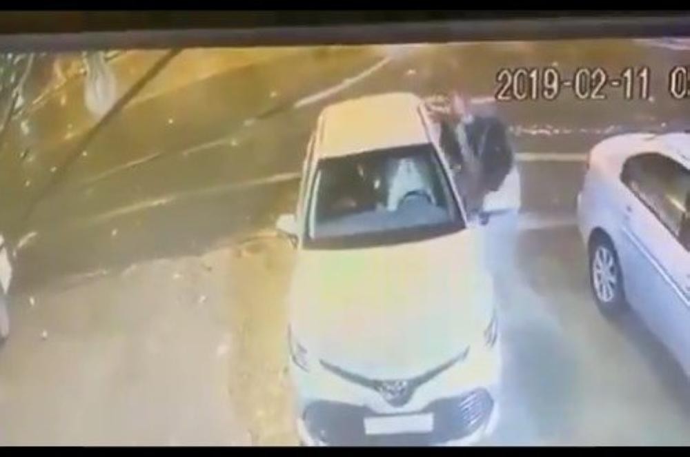 هددّ الزوجة بالسلاح.. القبض على سارق «سيارة الرياض»