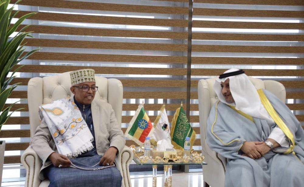 وكيل «الحج» يستقبل وفدي إثيوبيا والكاميرون