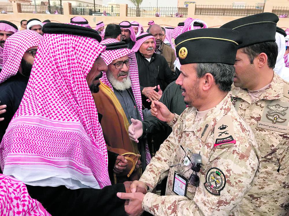 جموع المصلين تشيع الشهيد العريف «الشمري» بالنعيرية