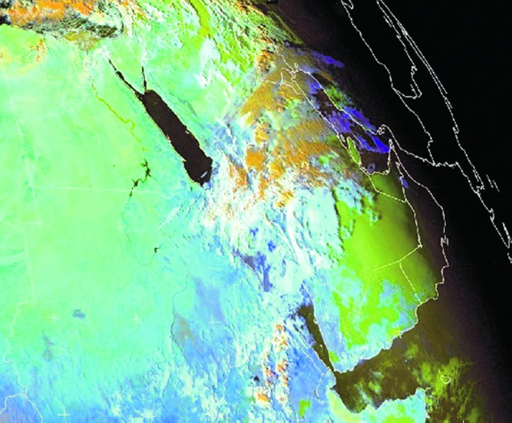 «العقارب» تخفض حرارة الدمام 5 درجات