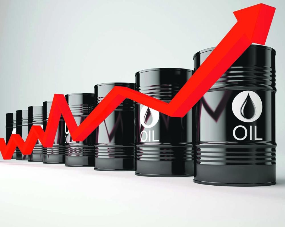 النفط يصعد أكثر من 2 % إلى أعلى مستوياته في 2019