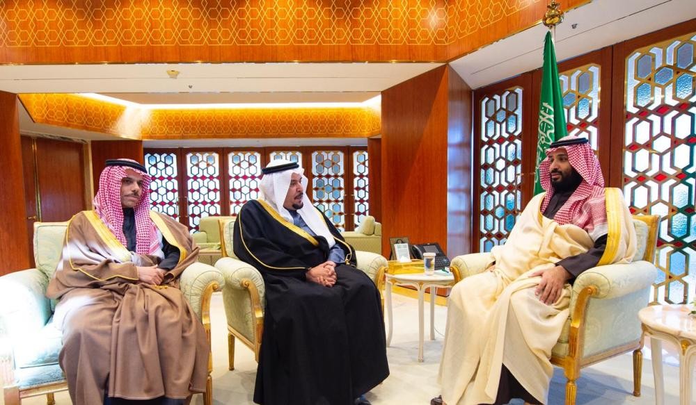 ولي العهد يستقبل سفراء المملكة المعينين