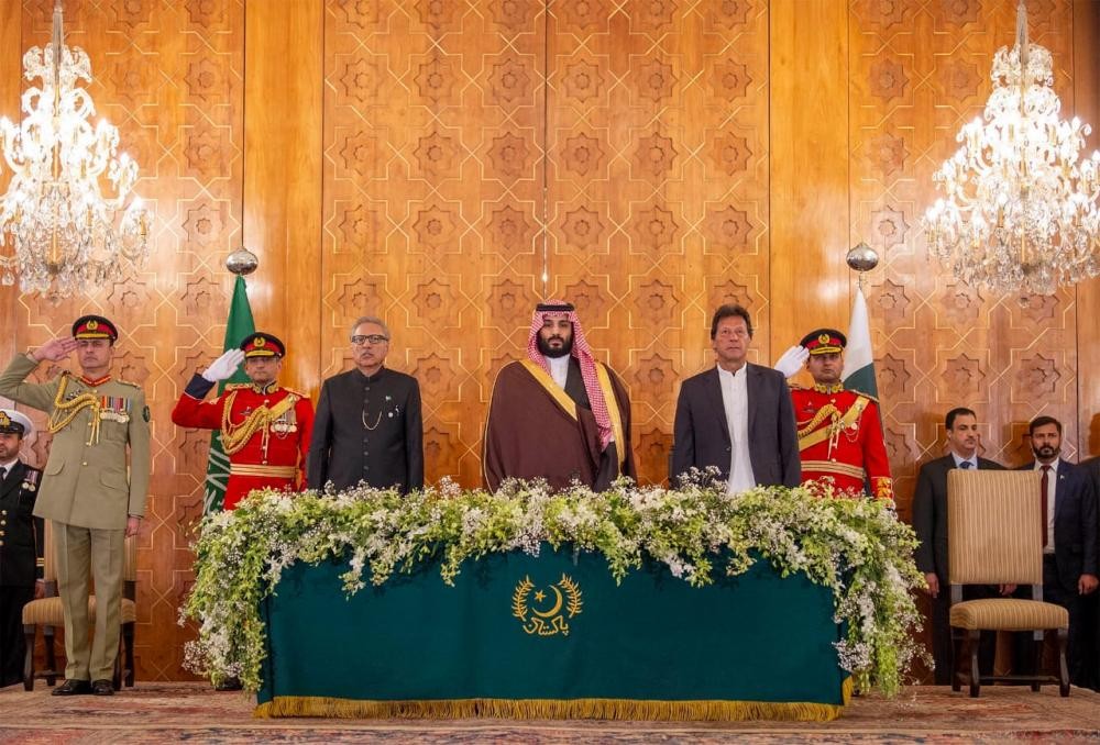 رئيس باكستان يستقبل ولي العهد