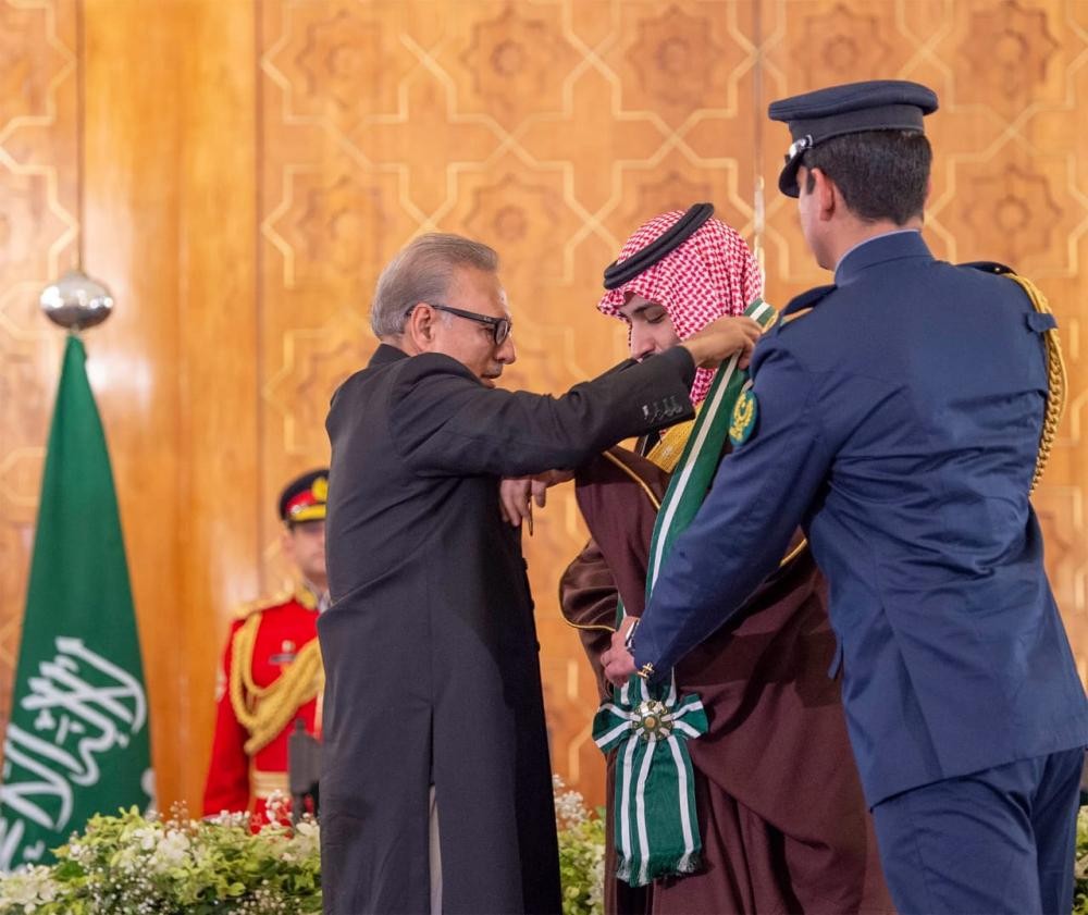 رئيس باكستان يستقبل ولي العهد