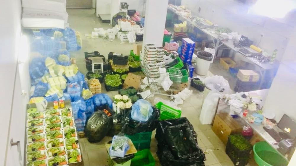 الدمام .. ضبط 632 كيلو فواكه في مستودع مخالف