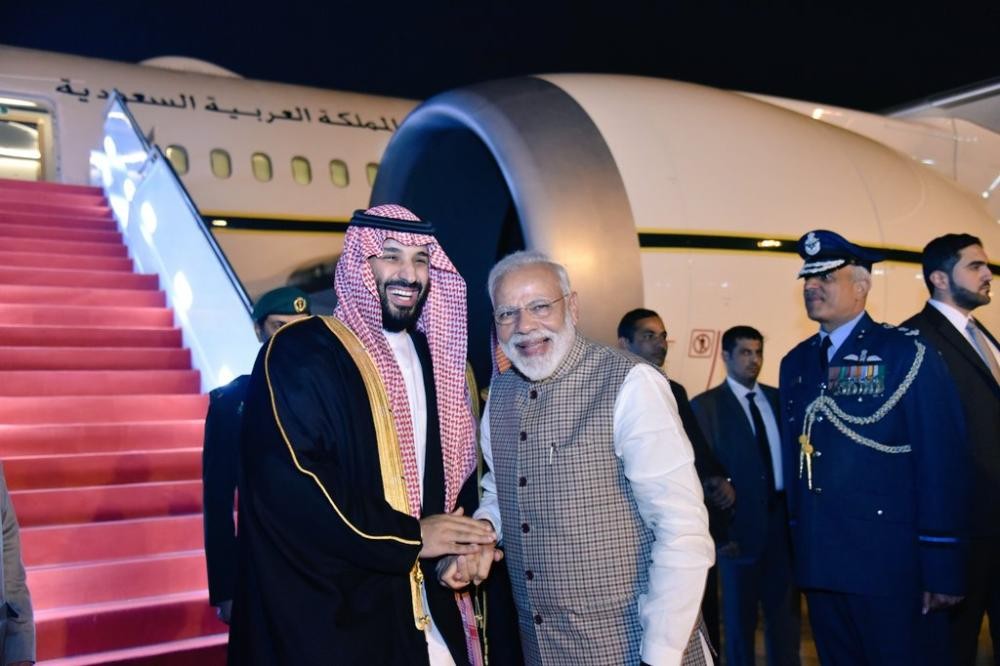 «مودي» يكسر البروتوكول لاستقبال ولي العهد 