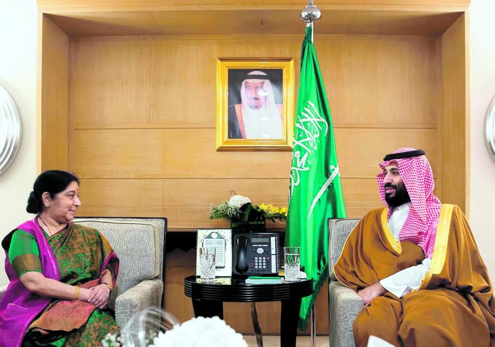 ولي العهد يستعرض أوضاع المنطقة مع وزيرة خارجية الهند