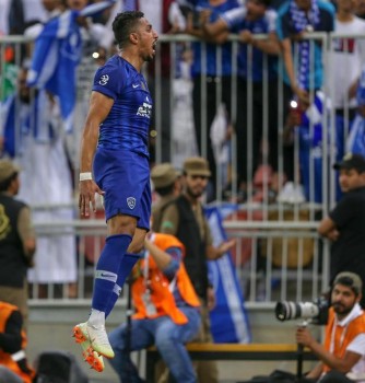 «الهلال» يعزز صدارته للدوري بثنائية في «الاتحاد»