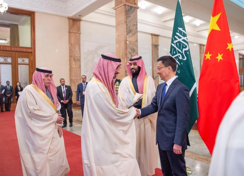 ولي العهد يجتمع مع نائب رئيس مجلس الدولة بجمهورية الصين