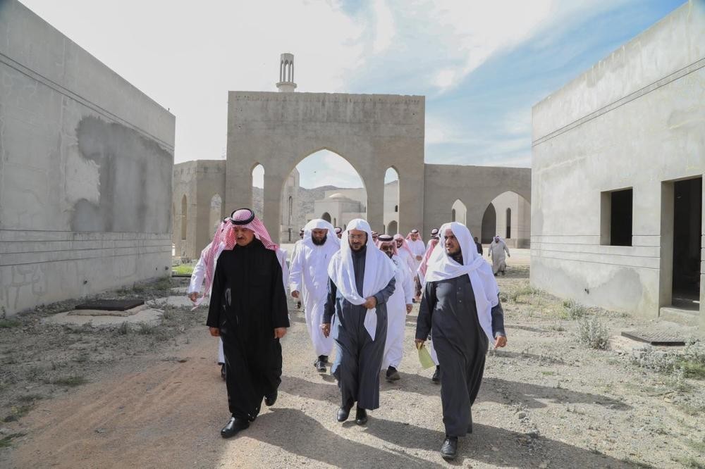 وزير الشؤون الإسلامية يوجّه بمراجعة 