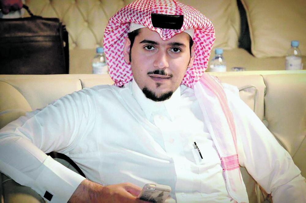 سعد الدوسري يتلقى التعازي