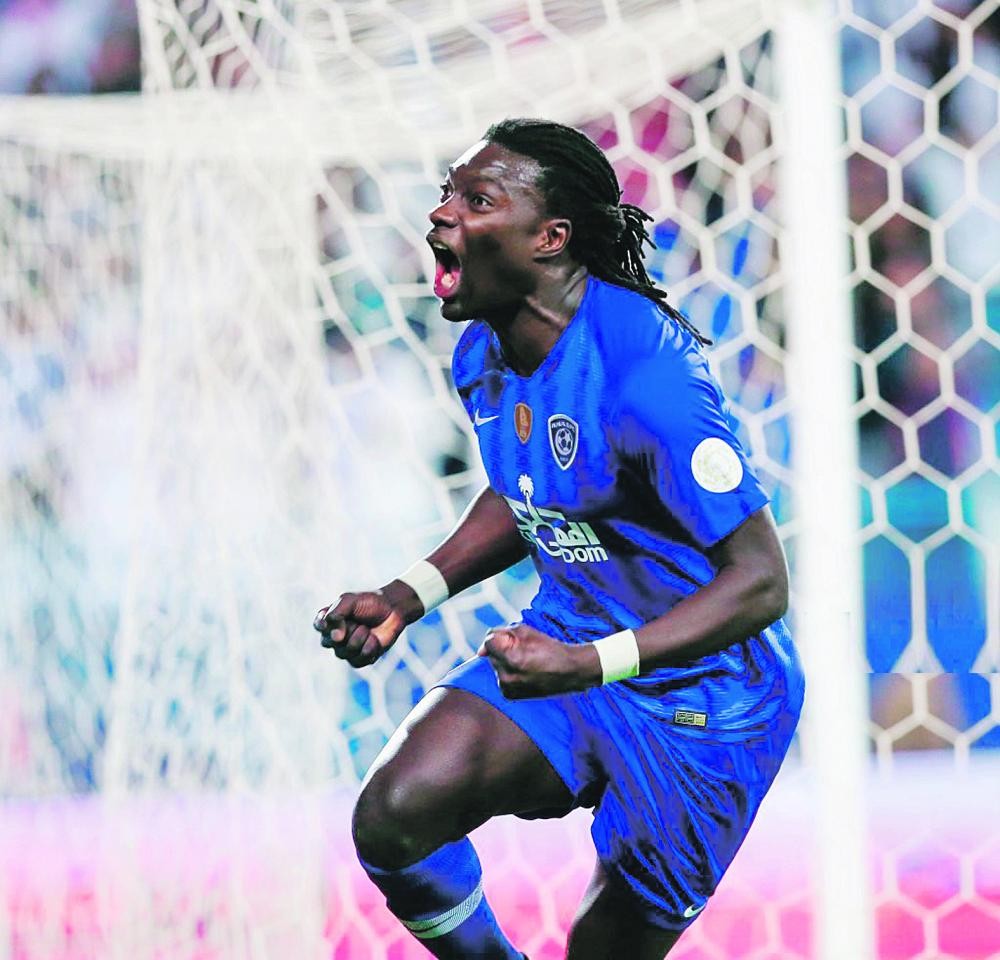 الهلال.. صدارة دوري وهداف وصفقات ناجحة