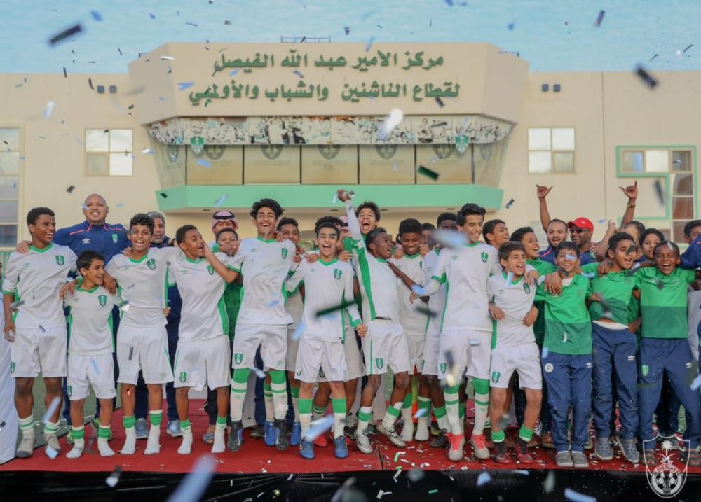 براعم الأهلي يحتفلون بحسم الدوري قبل نهايته