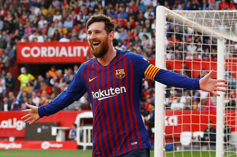 ميسي يقود برشلونة للفوز على أشبيلية