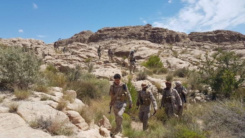 الحوثيون يقصفون مواقع للجيش بالحديدة