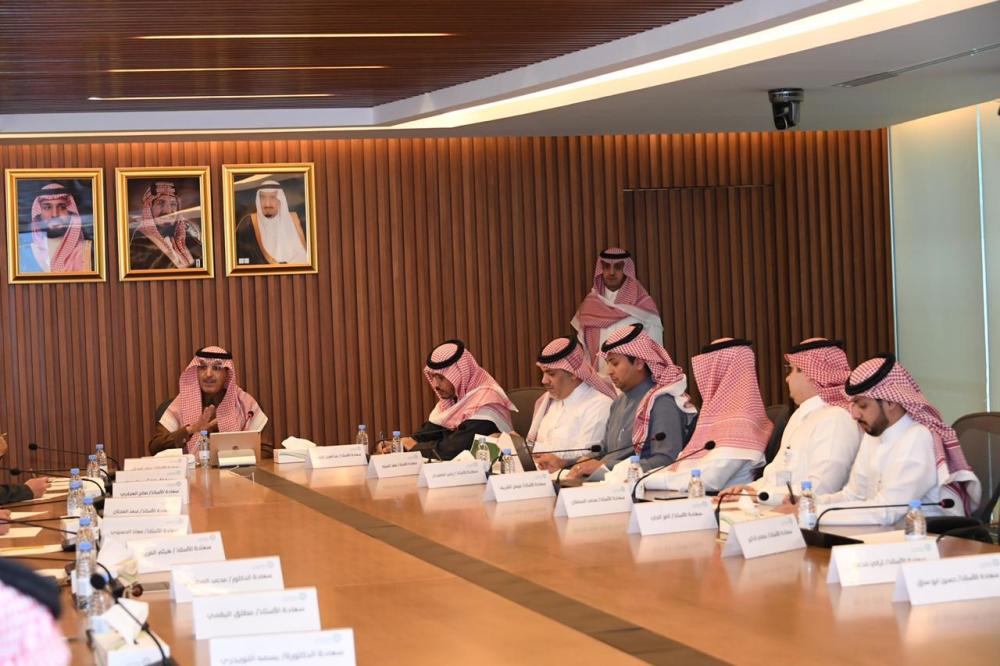 وزير المالية يناقش مع «غرفة الرياض» البيئة الاستثمارية