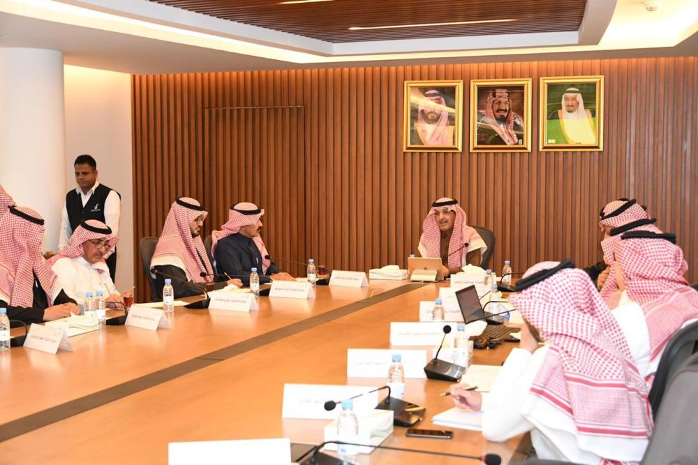 وزير المالية يناقش مع «غرفة الرياض» البيئة الاستثمارية