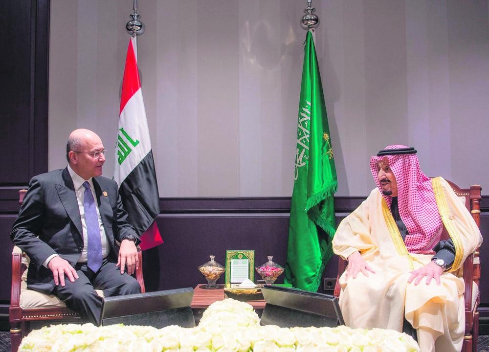 خادم الحرمين يستعرض العلاقات الأخوية مع الرئيس العراقي