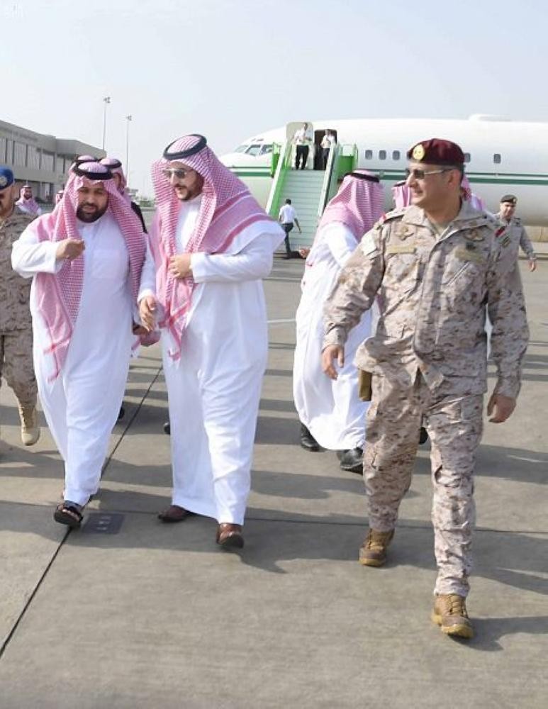 أمير جازان بالنيابة يستقبل نائب وزير الدفاع