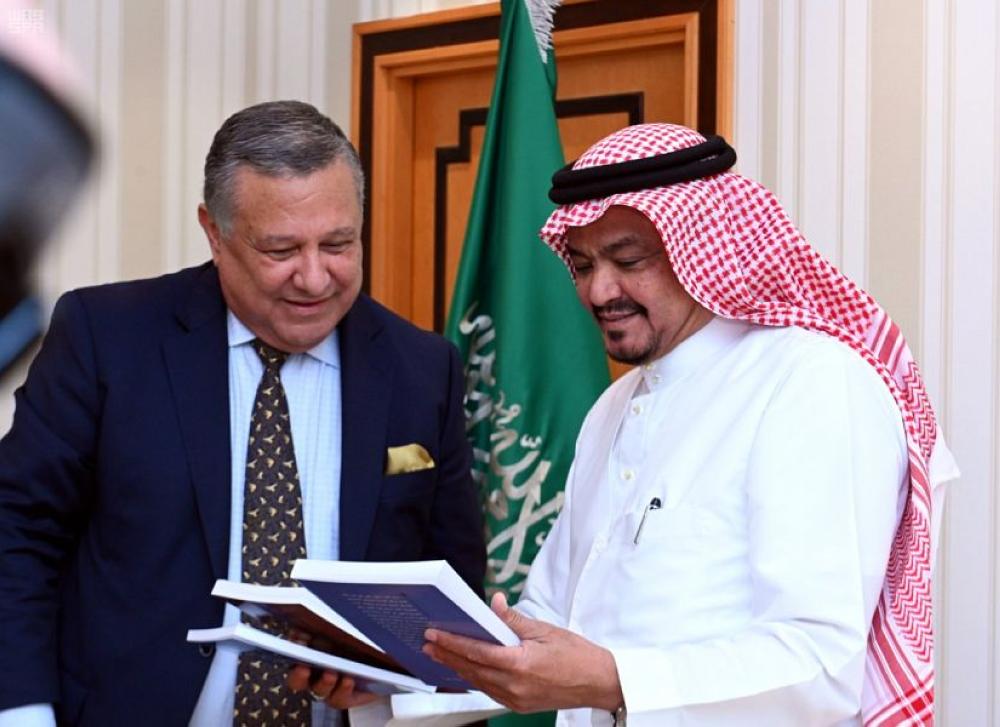 وزير الحج يبحث ترتيبات الحجاج المغاربه