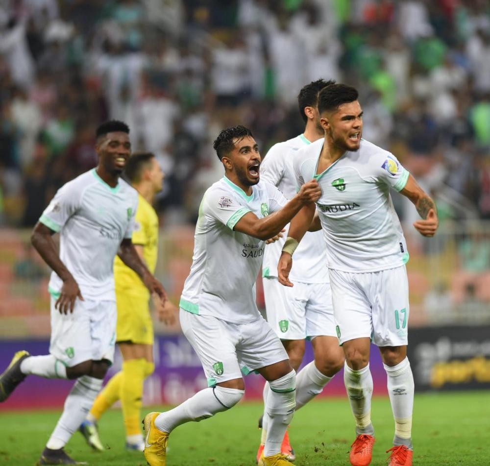 الأهلي يتخطى الوصل ويضرب موعداً مع الهلال