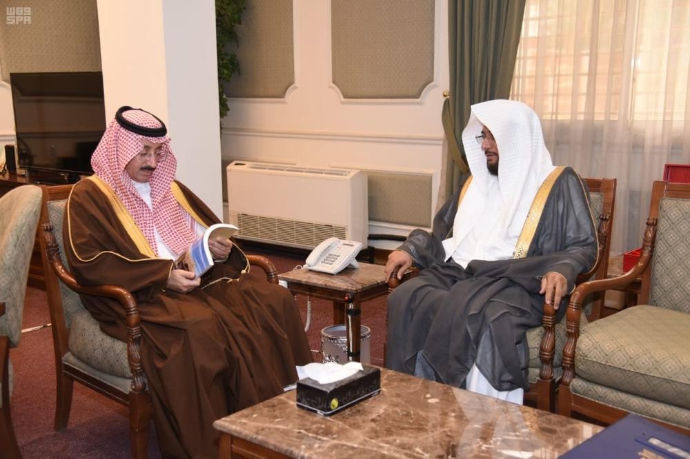 محافظ الأحساء يستلم التقريرالسنوي للمجلس البلدي 