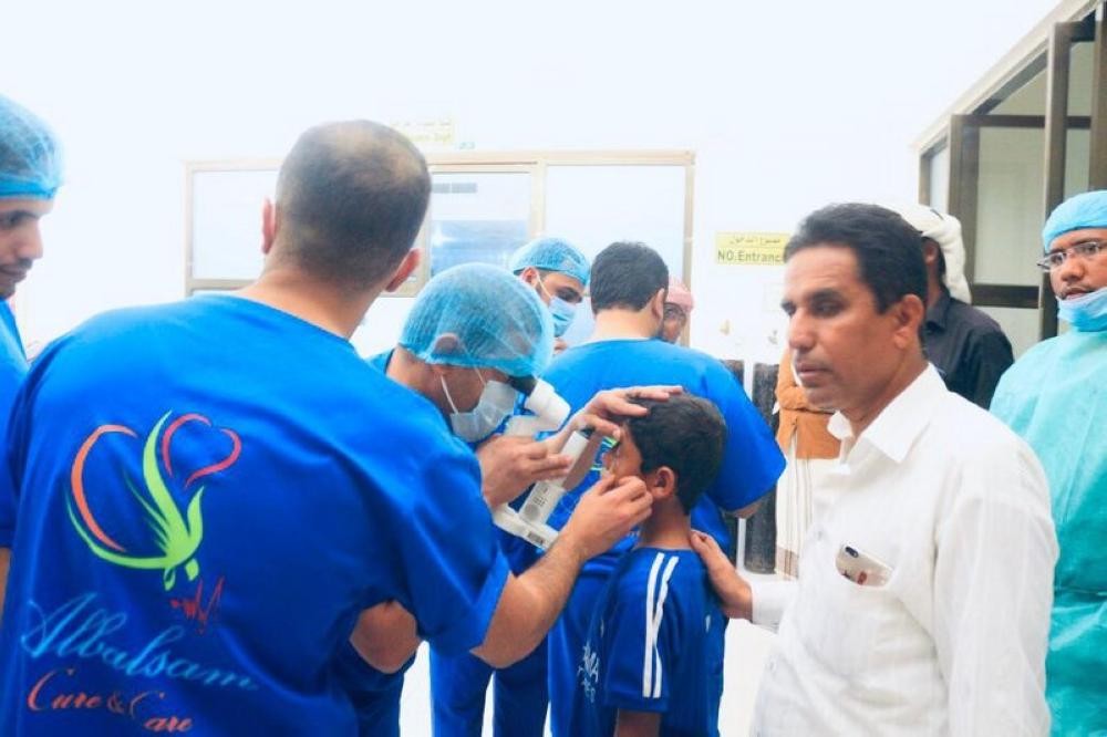 «البلسم» تجري 150 جراحة عيون باليمن