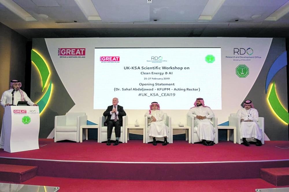 مناقشة تطبيق البحوث العلمية لإنتاج الطاقة النظيفة