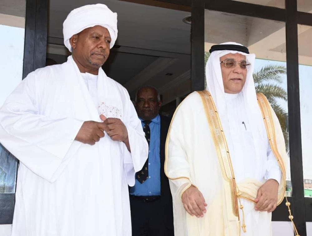 السفير بالخرطوم يبحث مع أمين «الزكاة» تبادل الخبرات