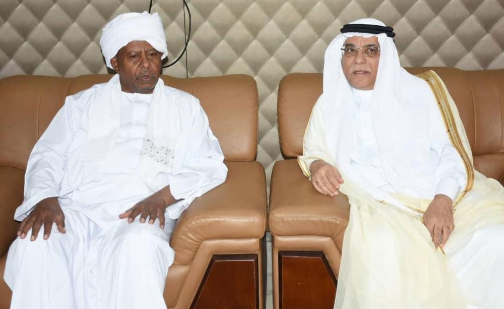السفير بالخرطوم يبحث مع أمين «الزكاة» تبادل الخبرات