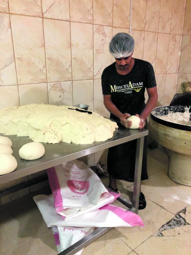 إتلاف طني عجين سمبوسة بغرب الدمام