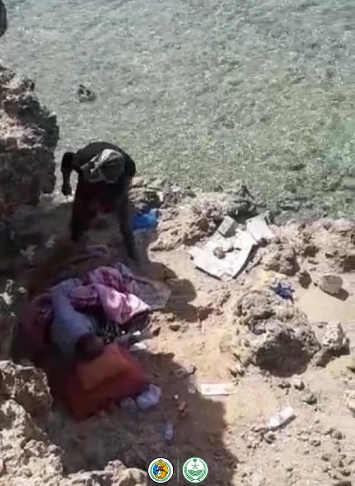 إنقاذ مواطن سقط من مرتفع صخري بأملج